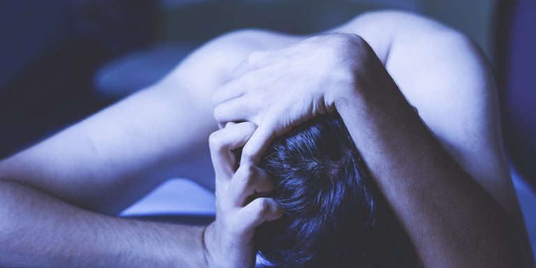 Πως το άγχος της απόδοσης «σαμποτάρει» τη σεξουαλική σου ζωή (και τι πρέπει να κάνεις);