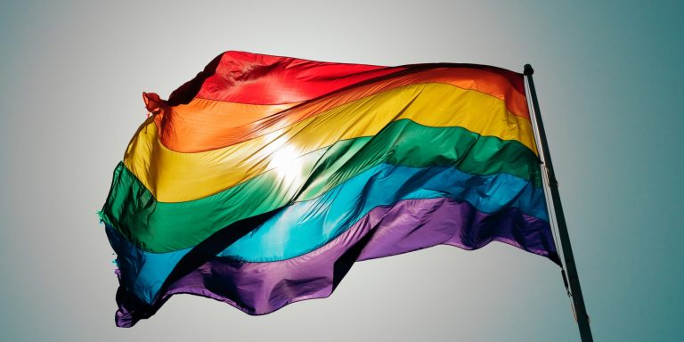 «Είμαι ομοφυλόφιλη/ος»: Πότε και πώς μπορείς να το πεις στην οικογένεια και τους φίλους σου